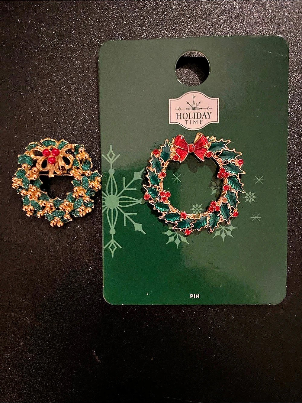 Christmas Wreath Pin Set Green, Gold, and Red -Vintage and New Combination
